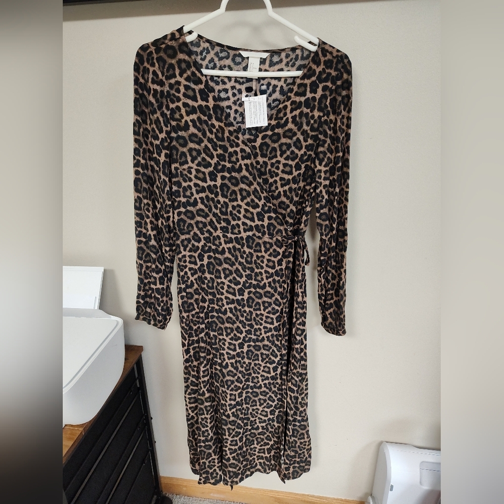 NWT! Women's H & M Leopard Print Wrap Dress - Size 2 - Picture 2 of 4